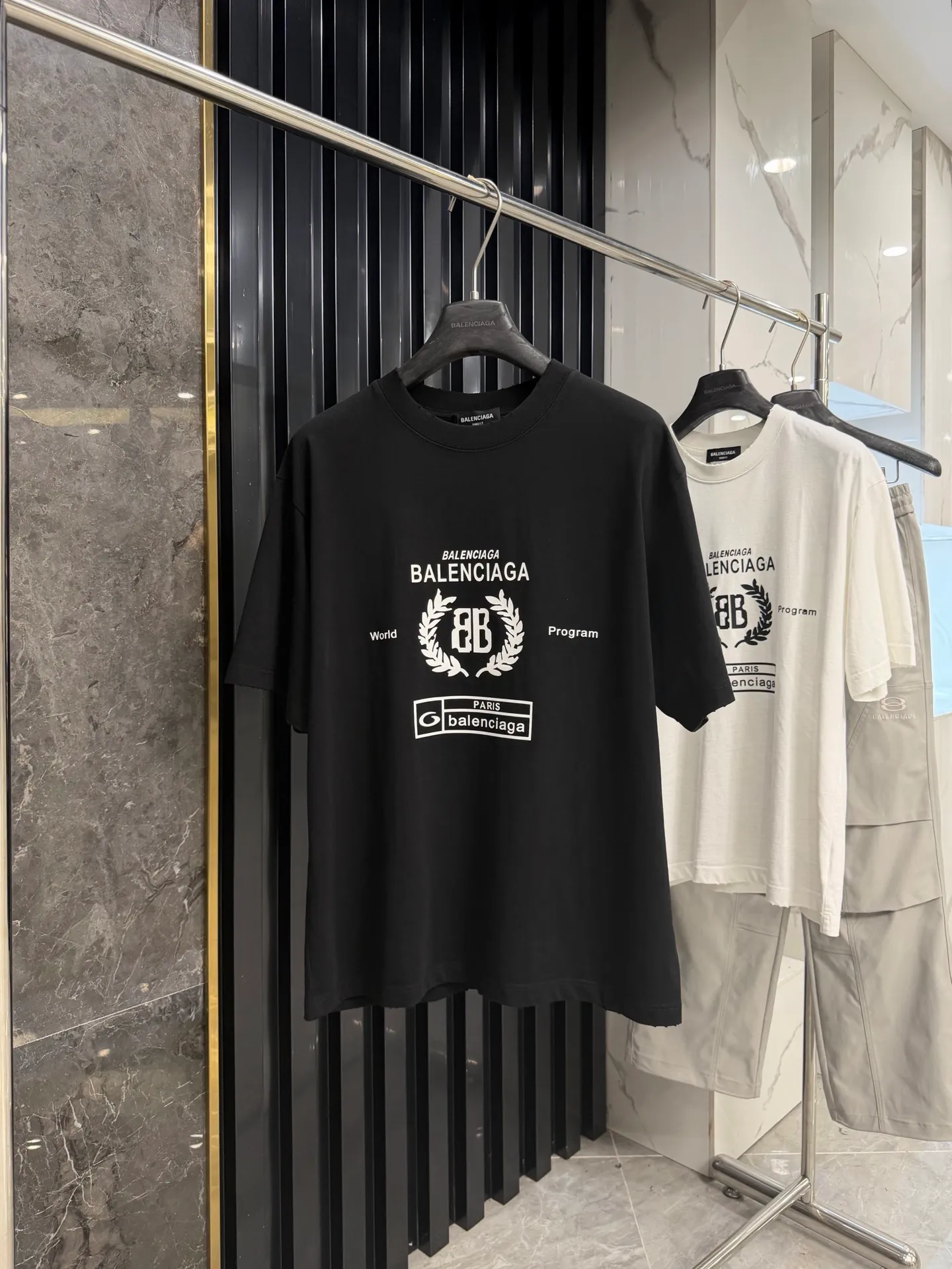 P100-BALENCIAGA* 2026 New Arrival. . 270g .Oversize . Same Style. . -Color：Black White -SIZE：S M L XL 7095